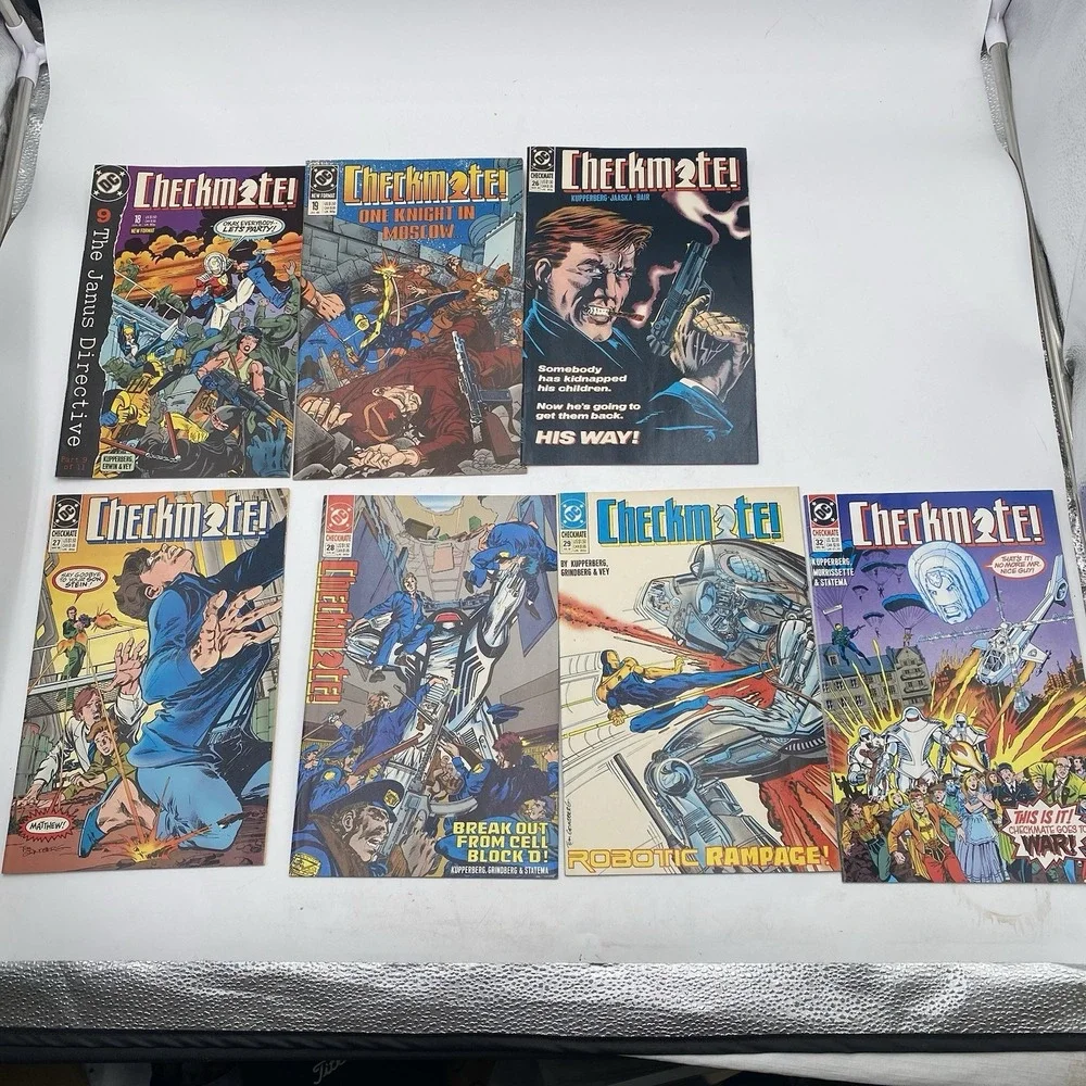 DC Checkmate‎ Comic Books Lot 7 Vintage 1990's 27,28,29,32,18,19 VGC